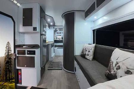 Durchschuss, Innenraum, Blickachse Lounge zu Schlafzimmer