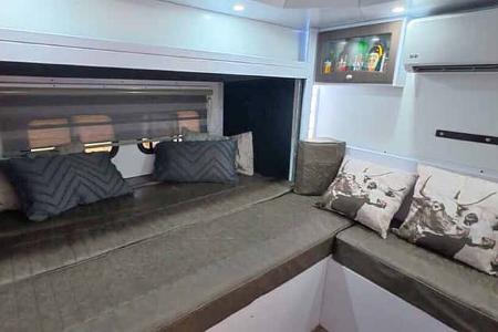 umgebaute Lounge, Bett, Slide-out