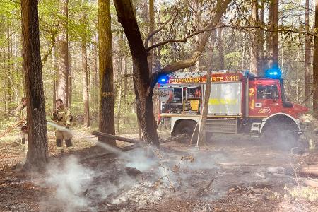 TLF 3000 an der Einsatzstelle im Ahltener Wald