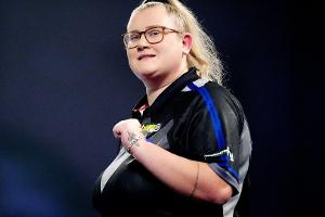 Darts: Erste Frau gewinnt offenes PDC-Turnier