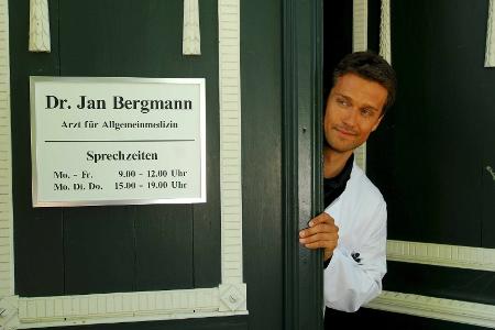 Dr. Jan Bergmann (Wayne Carpendale)