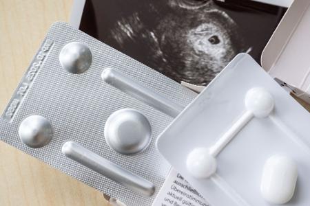 2025 gab es erstmals mehr Abtreibungen mit Medikamenten als mit OP (Symbolbild).