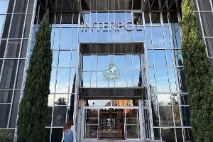 Sitz von Interpol in Lyon (Archivbild). Vor mehr als 20 Jahren wurde ihre Leiche in einer Regentonne in Frankreich gefunden - nun ist die Frau identifiziert und ein Verdächtiger geschnappt.