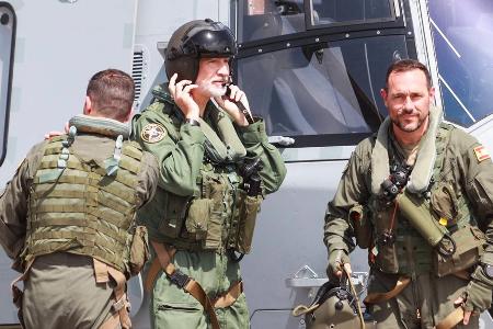Besuch in Cádiz: König Felipe fliegt Marinehubschrauber