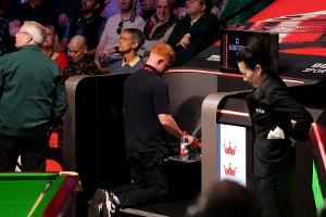 Snooker-WM: Kuriose Unterbrechungen bei Robertson gegen Higgins
