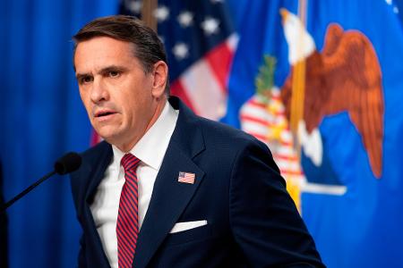 Sollte Comey verurteilt werden, drohe ihm eine hohe Haftstrafe, sagte Justizminister Todd Blanche.