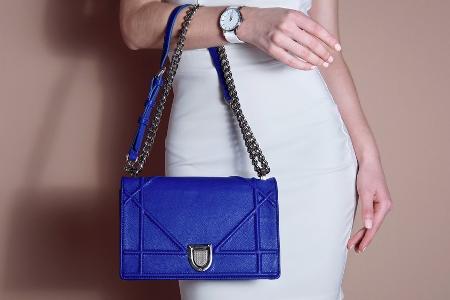 Kobaltblau: Diese Farbe macht Accessoires zum Hingucker