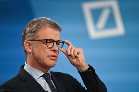 Nachdem die Deutsche Bank 2025 mit gut 9,7 Milliarden Euro den höchsten Vorsteuergewinn ihrer Geschichte erzielt hat, will Vorstandschef Christian Sewing die Rendite des Geldhauses weiter nach oben treiben. (Archivbild)