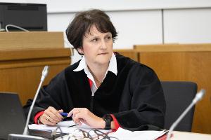 Die Staatsanwaltschaft fordert im Prozess gegen die ehemalige RAF-Terroristin Daniela Klette eine lange Haftstrafe. (Archivbild)