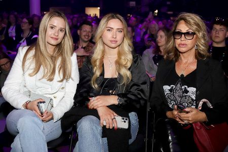 Davina und Shania Geiss, Carmen Heiss