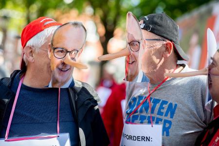 Rund um die Konferenz gingen zahlreiche Menschen auf die Straße.