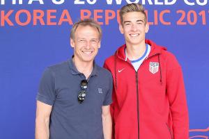 "Genesung wird dauern": Jürgen Klinsmann über Verletzung seines Sohnes