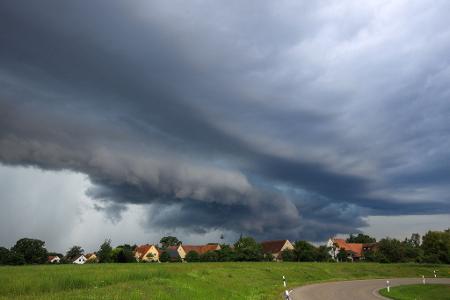 Ein Unwetter im Augst 2024 in der Nähe von Wolfratshausen in Oberbayern. (Archiv) 
