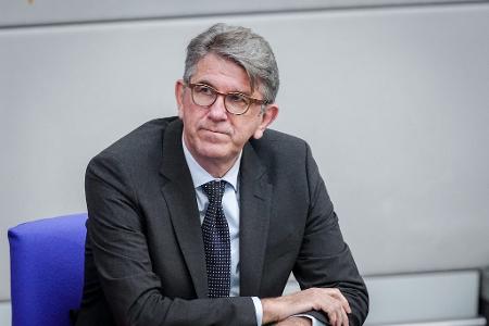 Wolfram Weimer (parteilos), Staatsminister für Kultur und Medien, darf die Betreiber des Berliner Buchladens 