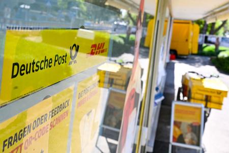 Eine gute alte Postfiliale, in der es Briefmarken zu kaufen gibt und Pakete aufgegeben werden können.