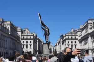 Neue Statue in London aufgetaucht: Banksy bestätigt neues Kunstwerk