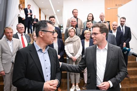 Die Stimmung zwischen Cem Özdemir und Manuel Hagel hat sich seit dem Wahlabend deutlich gebessert.