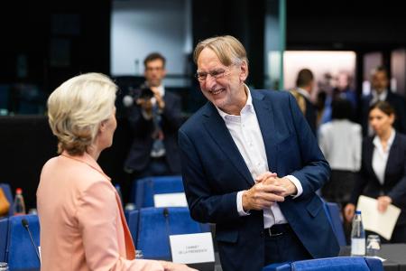 Setzten sich stark für das Abkommen ein: EU-Kommissionspräsidentin Ursula von der Leyen und der Vorsitzende des Handelsausschusses im Europäischen Parlament, Bernd Lange (SPD). (Archivbild)