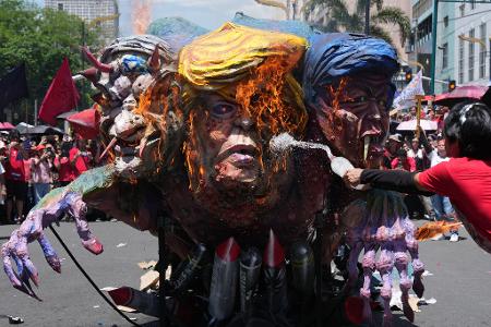 Maikundgebung in Manila: Demonstranten verbrennen Bildnisse von Trump, Netanjahu und Marcos Jr.