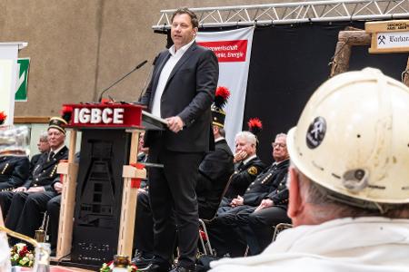 SPD-Chef Klingbeil bei einer Kundgebung im Ruhgebiet.