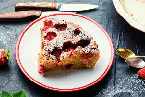 Süßer Start in den Mai: Versunkener Erdbeerkuchen