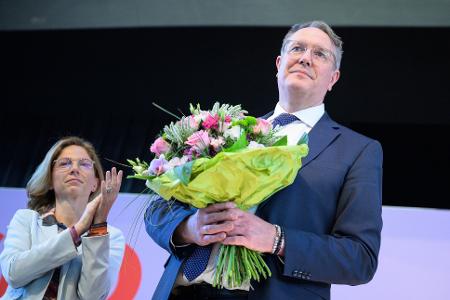 SPD-Parteichefin Bätzing-Lichtenthäler und Verhandlungsführer Alexander Schweitzer haben für den Koalitionsvertrag mit der CDU geworben.