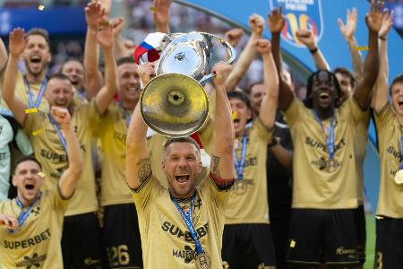 Podolski: Pokalsieg mit Zabrze - und noch ein Jahr als Profi?