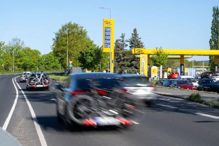 Preisunterschiede je nach Tankstelle sind laut Kartellamt momentan sehr stark (Archivbild) 