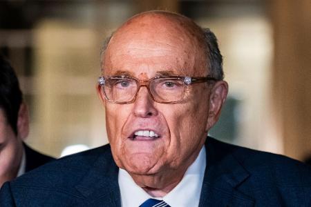 New Yorks Ex-Bürgermeister Rudy Giuliani liegt einem Sprecher zufolge in kritischem Zustand im Krankenhaus. (Archivbild)