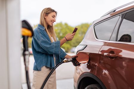Spare mit diesen Tipps bis zu 15 Euro pro Tankfüllung