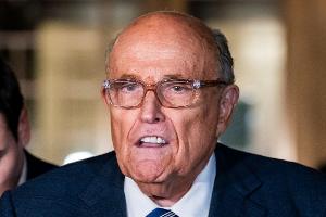 New Yorks Ex-Bürgermeister Rudy Giuliani liegt einem Sprecher zufolge in kritischem Zustand im Krankenhaus. (Archivbild)