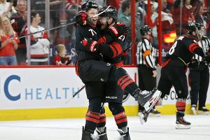 NHL: Hurricanes auf Kurs