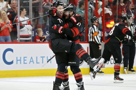 NHL: Hurricanes auf Kurs