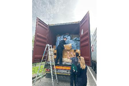 Beschäftigte des Zollamts bei der Warenkontrolle
Quelle: Hauptzollamt Heilbronn