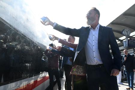 Bereits ab dem 1. Mai rollt der neue ICE L laut Bahn mehrmals täglich von Hamburg nach Westerland (Sylt) - jetzt wurde er getauft. 