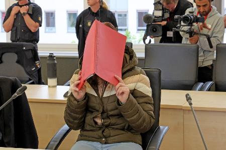 Am Landgericht Rostock wird der Prozess um den gewaltsamen Tod des achtjährigen Fabian aus Güstrow fortgesetzt.