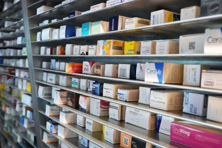 Der Umsatz der Apotheken stieg 2025 - die Beschäftigtenzahl sinkt. (Archivbild)