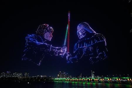 Während einer Drohnenshow in Seoul wird eine Szene aus "Star-Wars" am Nachthimmel gezeigt. 