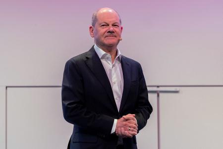Olaf Scholz sieht die demokratischen Parteien in der 