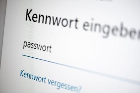 Die Menschen in Deutschland, die sich im Internet bewegen, haben großes Vertrauen in ihre Passwörter, verhalten sich im Alltag aber oft leichtsinnig. (Symbolbild)