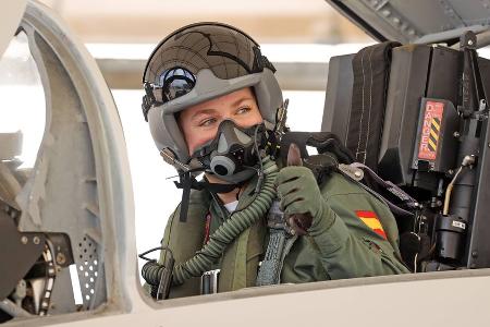 Prinzessin Leonor hebt im F-5-Kampfjet ab