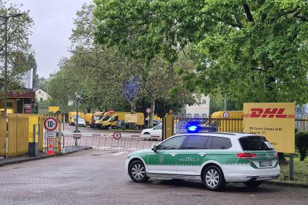 Marktführer DHL setzt zwar nur recht wenig auf Subunternehmer, trotzdem nahmen Zöllner auch den Bonner Logistiker unter die Lupe.