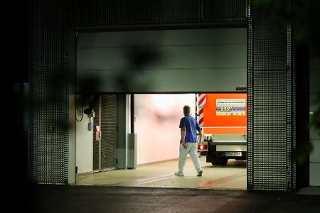 Die deutsche Patientin erreicht das Infektionszentrum der Uniklinik Düsseldorf.