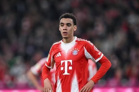 Jamal Musiala (bis 79.) - Note: 4,0 - Agierte über weite Strecken der ersten Halbzeit enorm unglücklich und ließ sich die Nervosität deutlich anmerken. Kämpfte sich stückweise ins Spiel und hatte in der Drangphase vor der Pause noch zwei guten Abschlüsse. Die besonderen Momenten blieben aber aus.