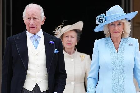 König Charles feiert Krönungsjubiläum mit royaler Gartenparty