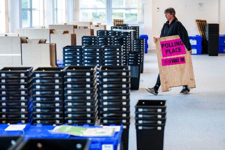 Bei den anstehenden Regional- und Kommunalwahlen muss die regierende Labour-Partei mit heftigen Niederlagen rechnen.