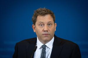 Klingbeil: "Der Iran-Krieg kostet Detschland Geld." .