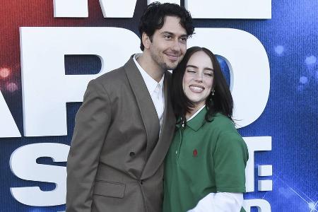 Billie Eilish feiert Red-Carpet-Debüt mit Nat Wolff