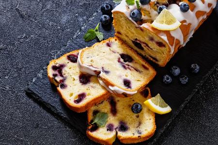 Heidelbeer-Zitronen-Kastenkuchen mit Glasur