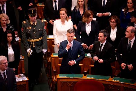 Ungarns Parlament hat den bürgerlichen Politiker Peter Magyar zum neuen Ministerpräsidenten gewählt. 